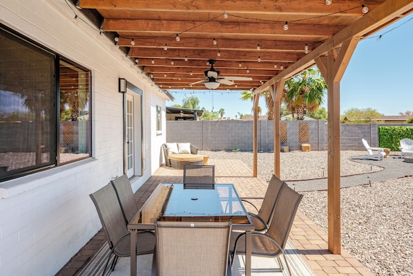 Outdoor dining