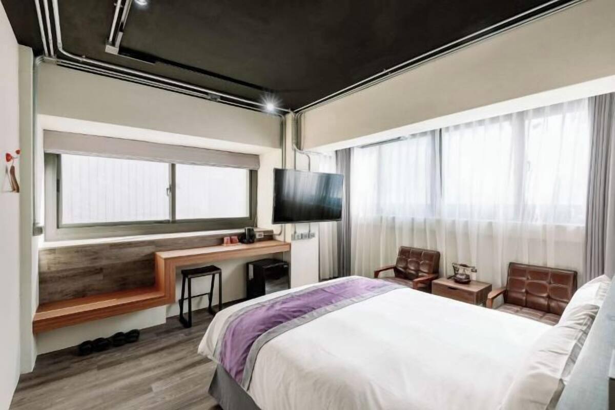 Desk, blackout curtains, free WiFi, bed sheets