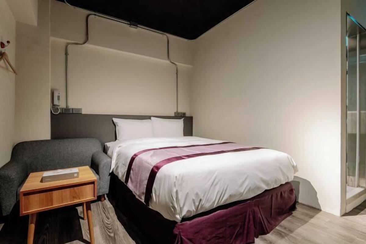 Desk, blackout drapes, WiFi (free), bed sheets