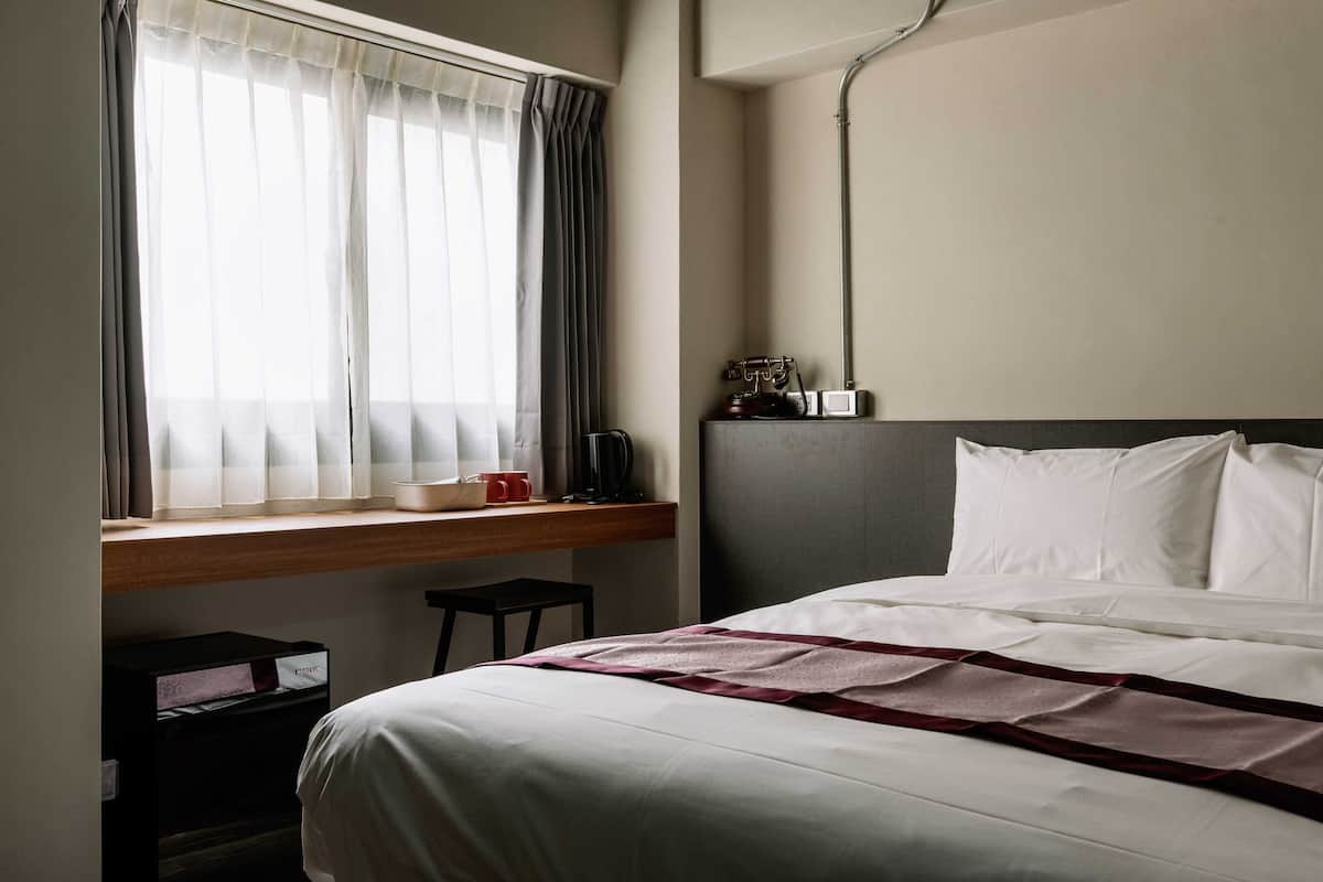 Standard Quad Room | Desk, blackout drapes, free WiFi, bed sheets