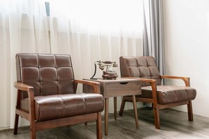 Chambre Deluxe double | Bureau, rideaux d’obscurcissement, accès au Wi-Fi (inclus)