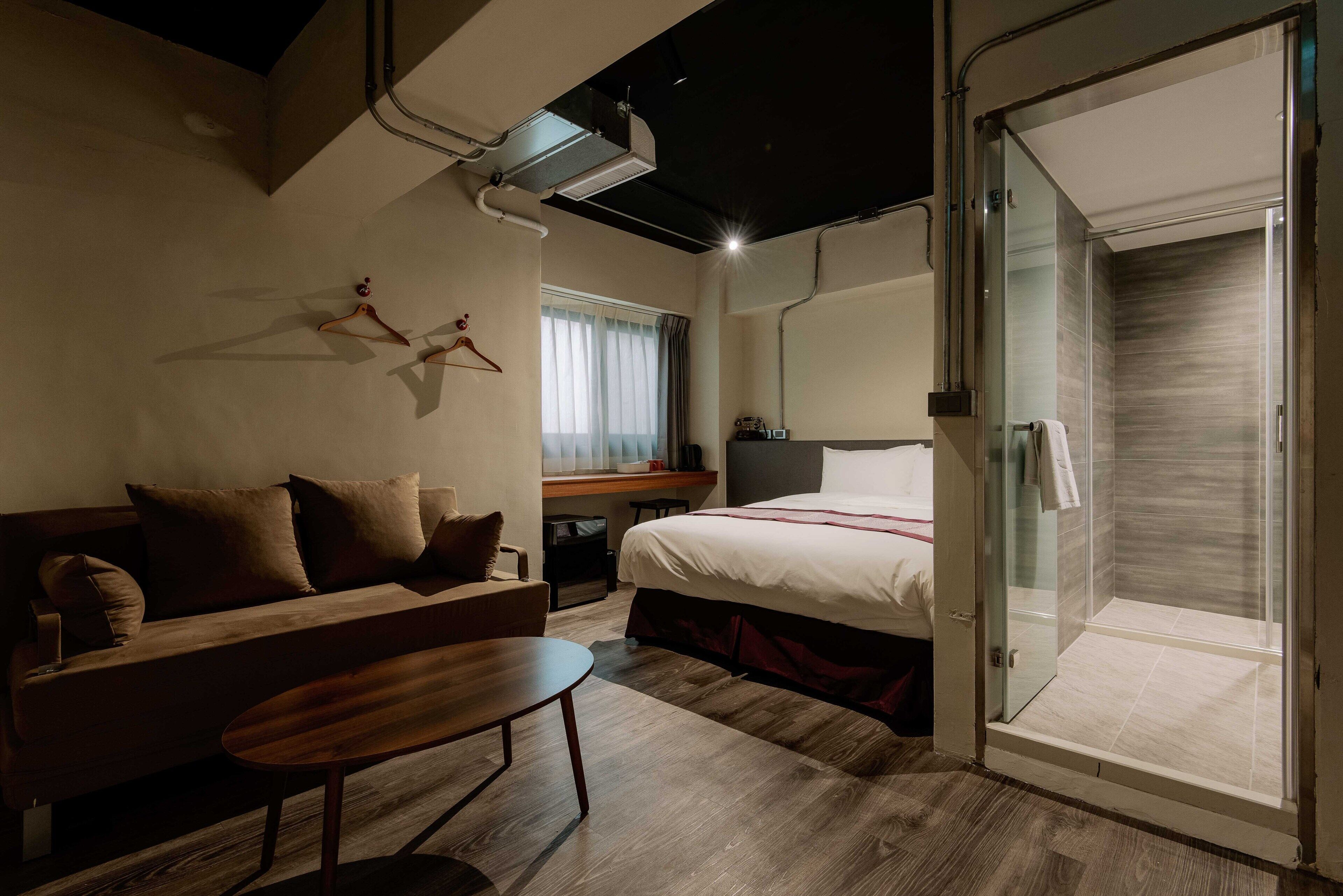 Escritorio, cortinas blackout, wifi gratis y ropa de cama 