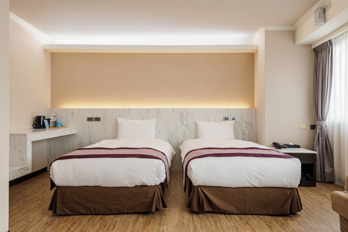 Deluxe Twin Room, City View | Desk, free WiFi, bed sheets