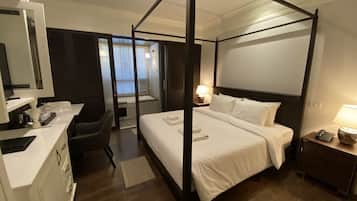 Standard-Doppel- oder -Zweibettzimmer | Minibar (mit einigen kostenlosen Artikeln), Schreibtisch