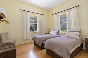 2 chambres, fer et planche à repasser, draps fournis