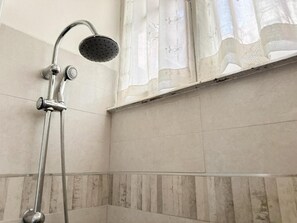 Shower, hair dryer, bidet, towels - Apartment in the center of Rome, 5 minutes from major attractions (Roma)