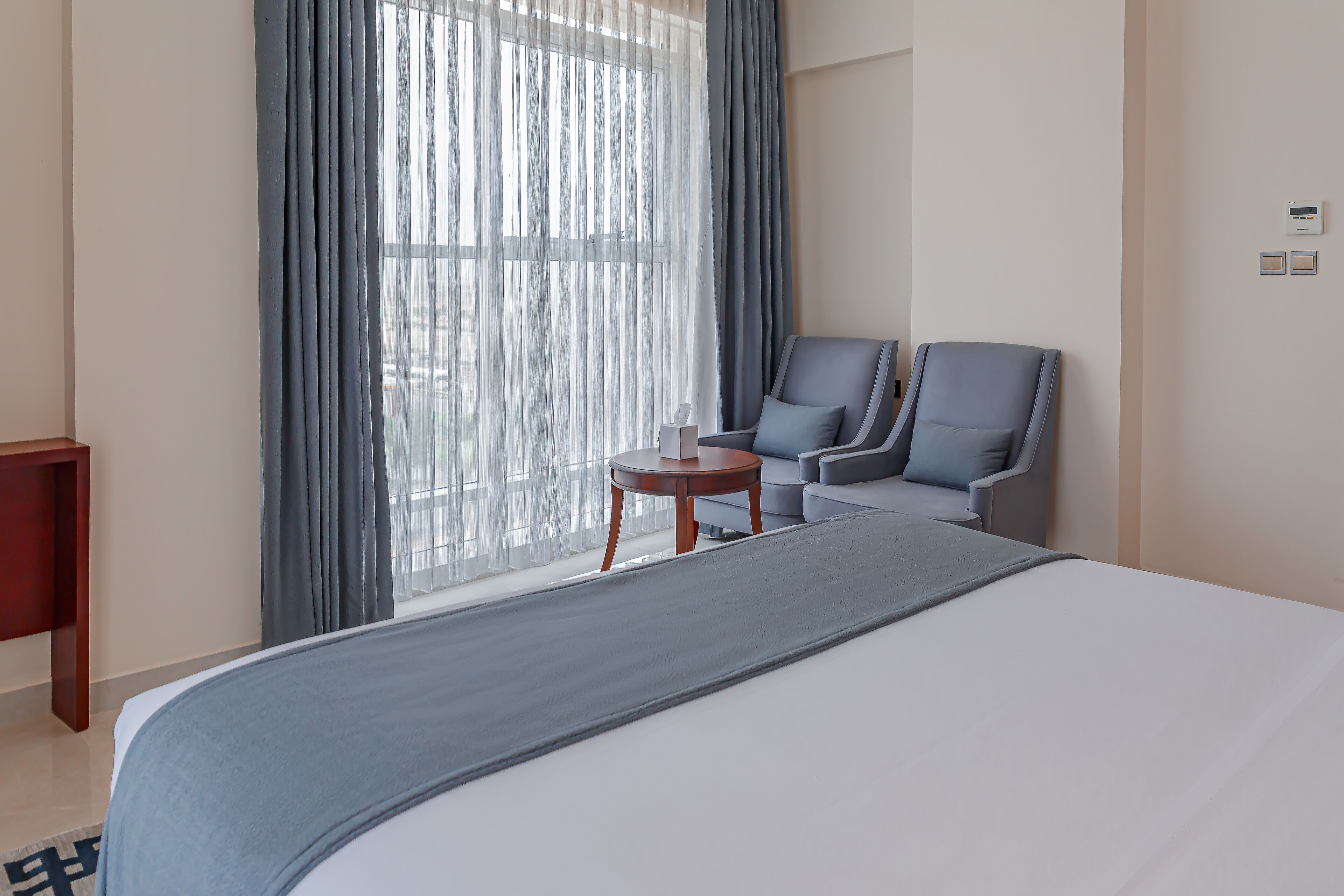 presidential suite | hypo-allergenic bedding, down duvets, in-room safe, desk