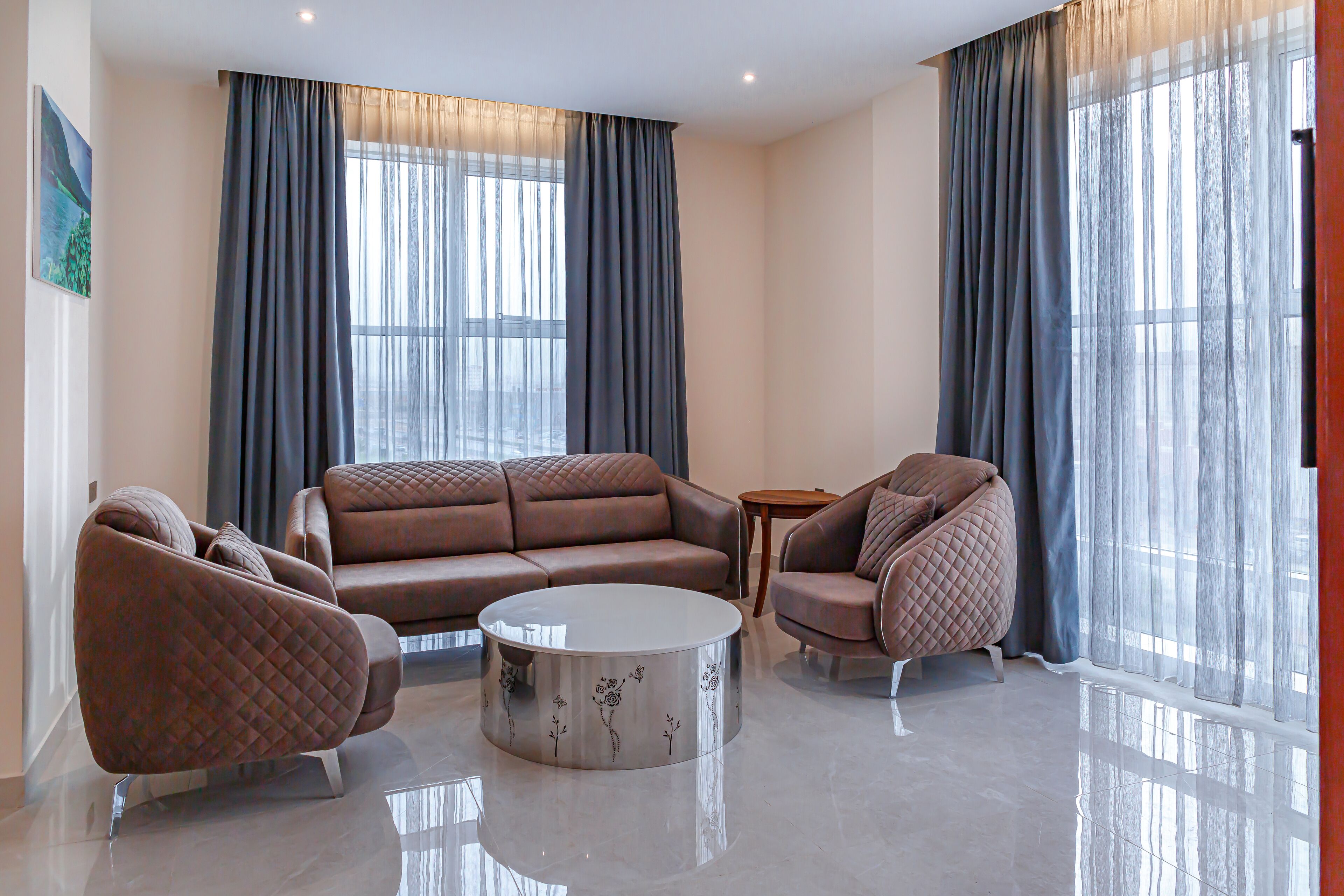 junior suite | hypo-allergenic bedding, down duvets, in-room safe, desk