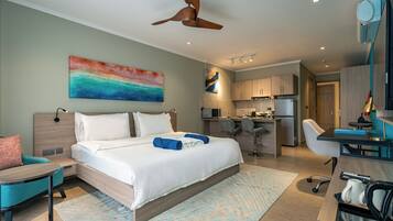 Luxury Single Room, Smoking, Mountain View | 1 bedroom, minibar, in-room safe, desk