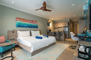 奢华单人房, 吸烟房, 山景 | 迷你吧、客房内保险箱、办公  桌、笔记本电脑工作区