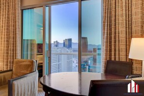 Interior - MGM Signature-36-705 F1 Track & Strip View Balcony (Las Vegas)