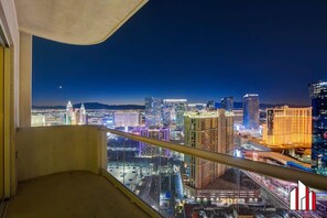 Property grounds - MGM Signature-36-705 F1 Track & Strip View Balcony (Las Vegas)