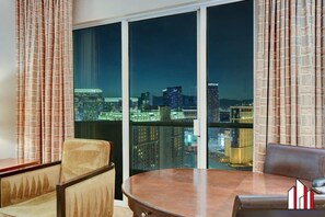 Interior - MGM Signature-36-705 F1 Track & Strip View Balcony (Las Vegas)