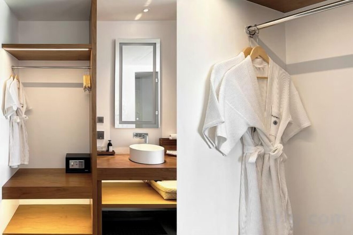 Baño | Artículos de higiene personal gratuitos, secador de pelo y albornoces