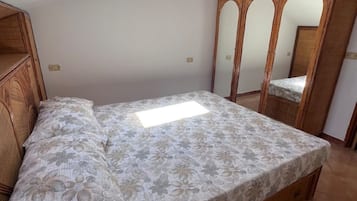 1 camera, ferro/asse da stiro, lenzuola
