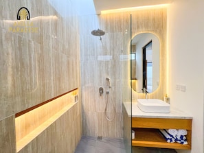 Shower, hair dryer, bidet, towels