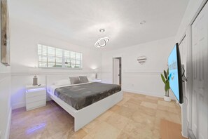 5 slaapkamers, een strijkplank/strijkijzer, wifi, beddengoed