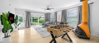 Luxury Oasis with Private Pool, Movie Theatre