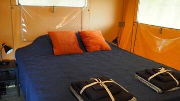 3 chambres, coffres-forts dans les chambres, fer et planche Ă  repasser