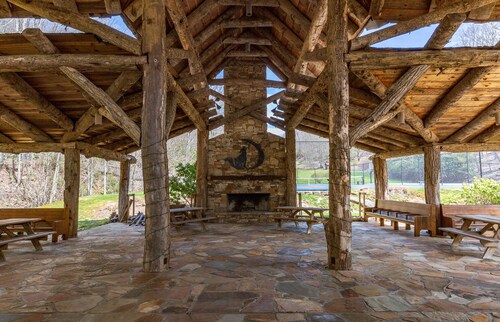 Spring Brook Mountain Retreat + Hot Tub +Sauna+ Fire Pit