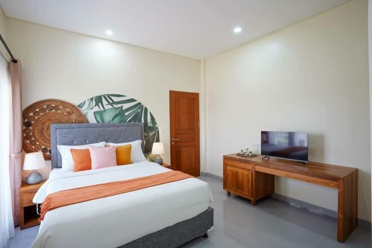 1 bedroom, desk, laptop workspace, WiFi (free)