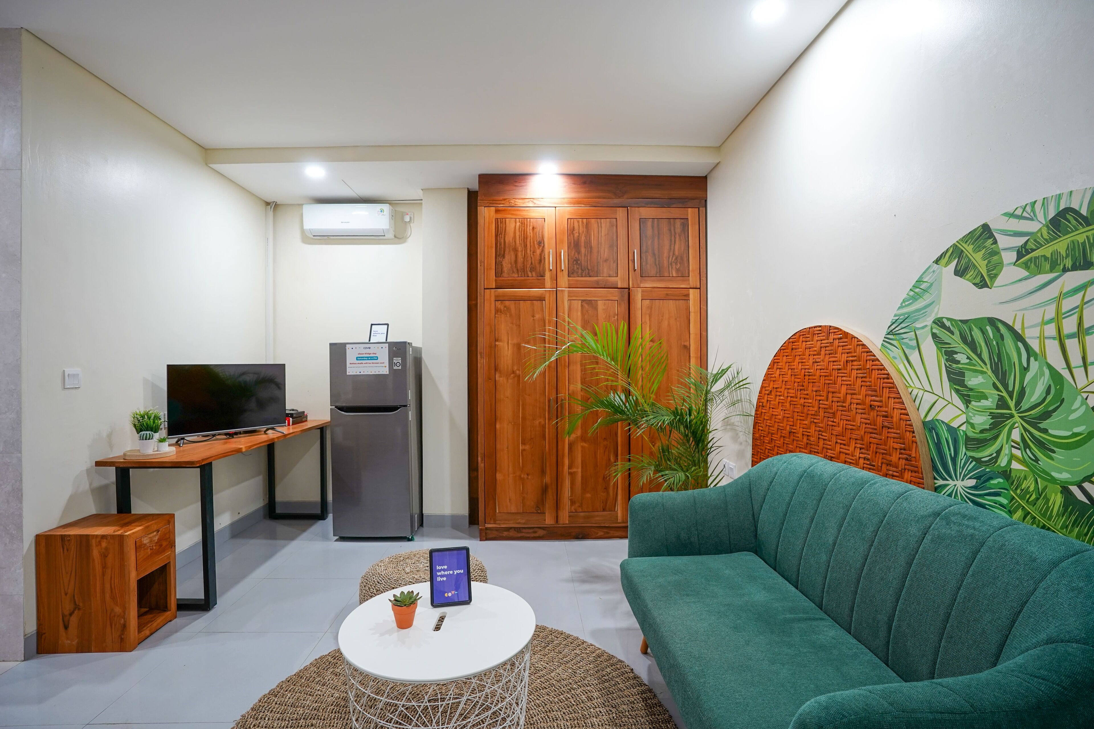 32-英寸智能电视（配备有线频道）