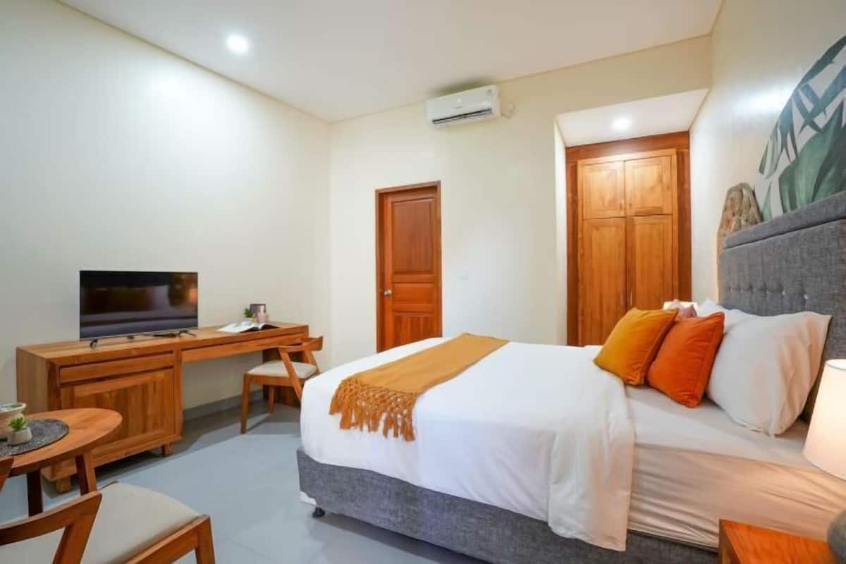 1 bedroom, desk, laptop workspace, WiFi (free)