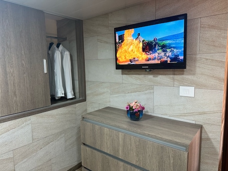 Premium Apartment, 1 Bedroom, Kitchen, Mountain View. KAY Loft