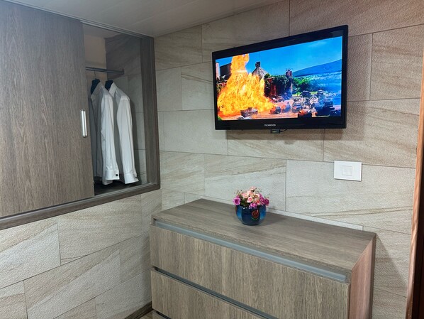 Premium Apartment, 1 Bedroom, Kitchen, Mountain View | 1 bedroom, premium bedding, individually decorated