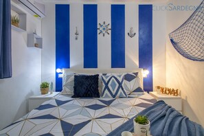 7 bedrooms, desk, travel crib, free WiFi - Villa Brionis sea view for 12 persons. 7 bedrooms, 5 bathrooms and 3 kitchens (Alghero)