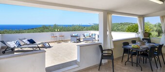 Villa Brionis sea view for 12 persons. 7 bedrooms, 5 bathrooms and 3 kitchens