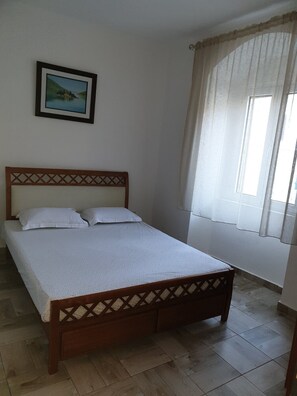2 bedrooms, iron/ironing board, WiFi, bed sheets - Cozy 2 bedroom apartment: Spacious, modern, serene. Contact for details." (Kotor)