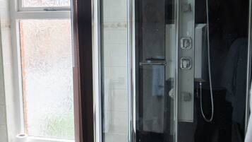 Standard Twin Room | Bathroom