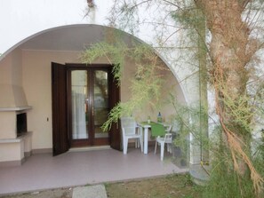 Apartment, 3 Schlafzimmer, Balkon, Gartenblick | Speisen im Freien