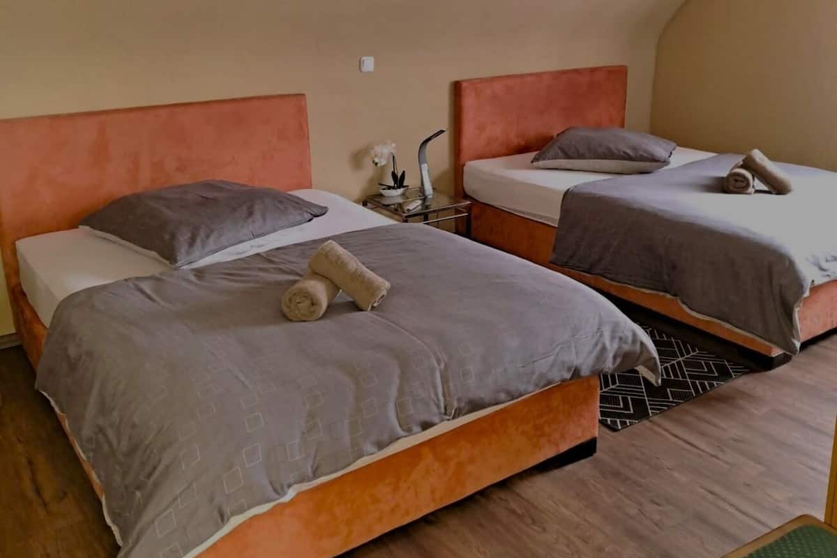 Family Room | 1 bedroom, soundproofing, free WiFi, bed sheets