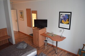 Schallisolierte Zimmer, kostenloses WLAN, Bettwäsche