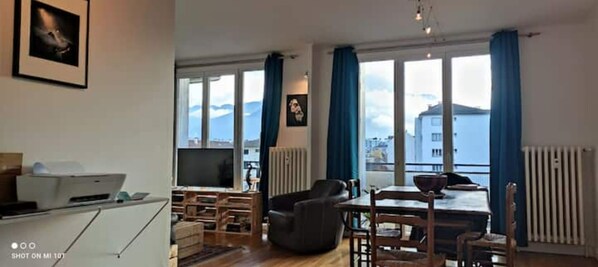 Living area - Bel Appartement 71m² Central au Calme (Annecy)