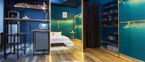 Deluxe Apartment | 1 bedroom, blackout drapes, soundproofing, iron/ironing board
