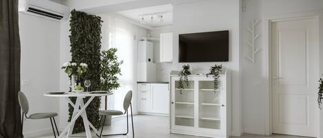 Luxury Double Room | In-room safe, individually decorated, individually furnished, desk