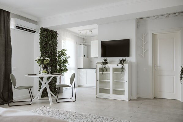 Luxury Double Room | In-room safe, individually decorated, individually furnished, desk - Dec Apartments (Bucharest)