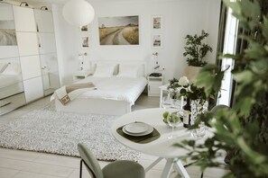 Luxury Double Room | In-room safe, individually decorated, individually furnished, desk - Dec Apartments (Bucharest)