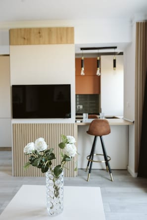Panoramic Duplex | In-room safe, individually decorated, individually furnished, desk
