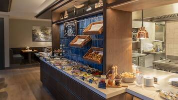 Sudah termasuk sarapan prasmanan setiap hari