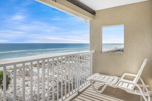 Property grounds - Two story two bedroom renovated condo on the beach (Fort Walton Beach)