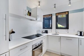 Fridge, oven, dishwasher, coffee/tea maker - Villa Azul I with Private Jacuzzi (Kralendijk)