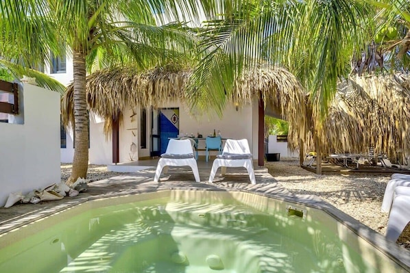 Outdoor spa tub - Villa Azul I with Private Jacuzzi (Kralendijk)