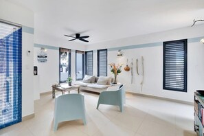 TV - Villa Azul I with Private Jacuzzi (Kralendijk)