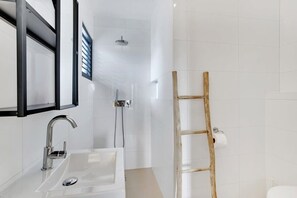 Shower, towels