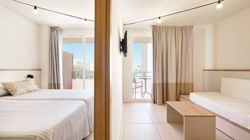 1 slaapkamer, verduisterende gordijnen, een strijkplank/strijkijzer