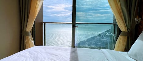 Executive Apartment, 1 Queen Bed with Sofa bed | 1 bedroom, premium bedding, pillow-top beds, desk